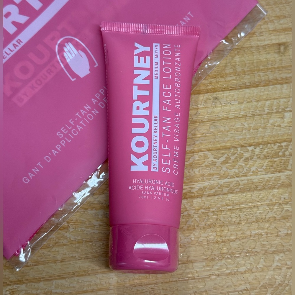 Kourtney Self Tan Face Lotion and Application Mitt